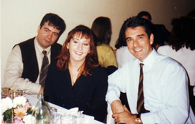 Archivo:Fiambreras de Plata 1994. El cineasta José Ángel Bohollo, Monserrat Moreno y Manuel Pérez Cortés, directivo del Ateneo..jpg