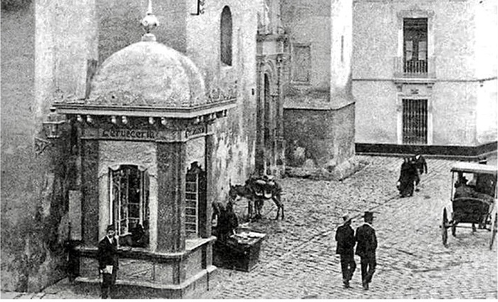 Archivo:Kiosko de cerveza junto a la Iglesia de San Nicolás (1900).jpg