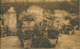 Archivo:Patio y Rejas del Palacio de las Rejas de D. Gómez 1.jpg