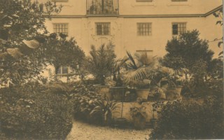 Archivo:Patio del Archivo en el Palacio de las Rejas de D. Gómez.jpg