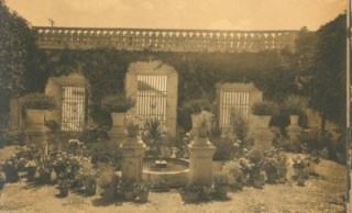 Archivo:Patio y Rejas del Palacio de las Rejas de D. Gómez 2.jpg