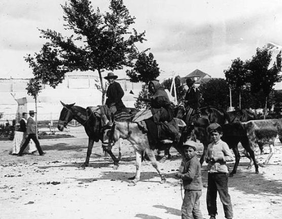 Archivo:Imagenn de la Feria de Cordoba (1897) de Lestrange.png