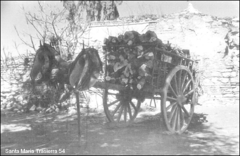 Archivo:Carro en Santa María de Trasierra (1954).JPG