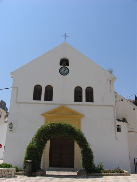 Archivo:Iglesia zuheros.jpg