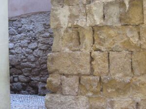 Alcazar andalusi.torre y muralla2.jpg