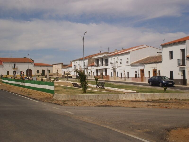 Archivo:Plaza Familia Capilla Franco Valsequillo.JPG