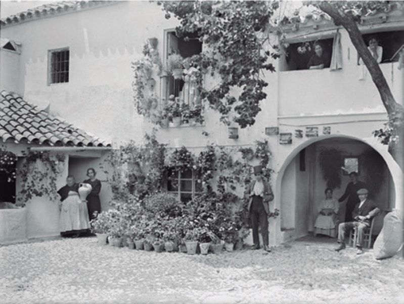 Archivo:Patio cordobés hacia 1920.png