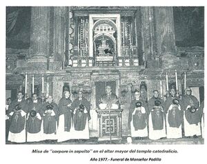 Año 1977. Junio Córpore in sepulto Misa.jpg