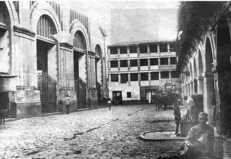 Archivo:Antiguo mercado de la plaza de la Corredera (2).jpg