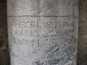 Columna en Rey Heredia (detalle).jpg