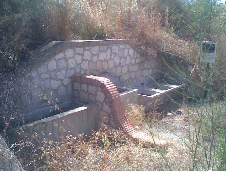 Archivo:Fuente del Charcón.jpg