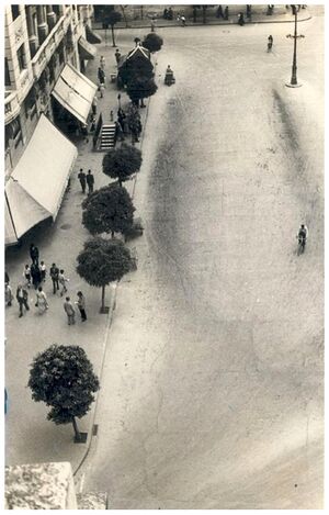 Plaza de lasTendillas Urinarios acera Telefónica.jpg