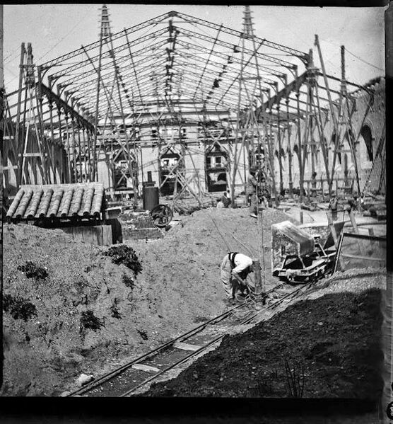 Archivo:Construcción del Mercado Central de Abastos (1894).jpg