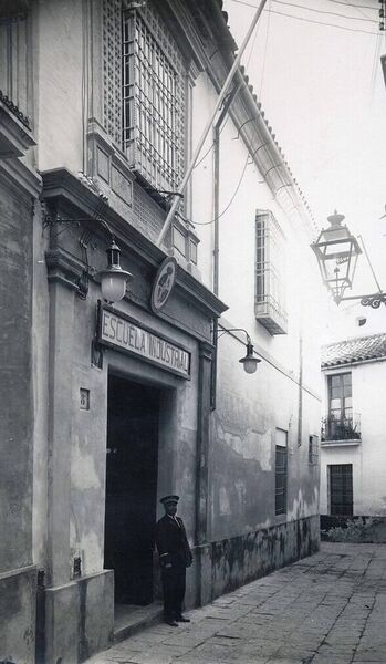 Archivo:Escuela Industrial 2.jpg