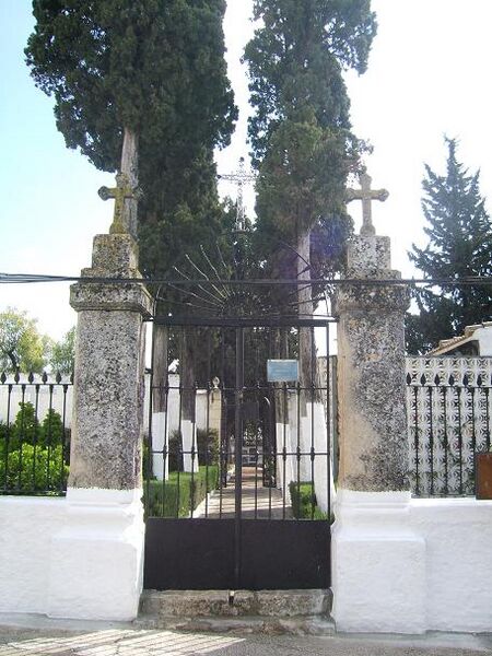 Archivo:Cementerio municipal.JPG