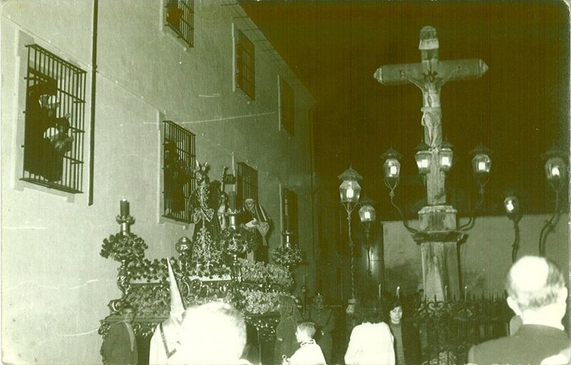 Archivo:195X Antonio Sáez Pozuelo y Rafael Sáez Gallegos capataces de Nuestro Padre Jesús de la Sentencia.jpg