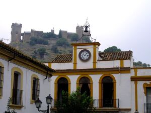 Almodóvar ayuntamiento y castillo.jpg