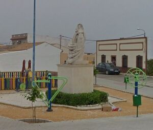 EstatuaenparquedeVillalón.JPG