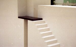 Estatuaescaleras.jpg