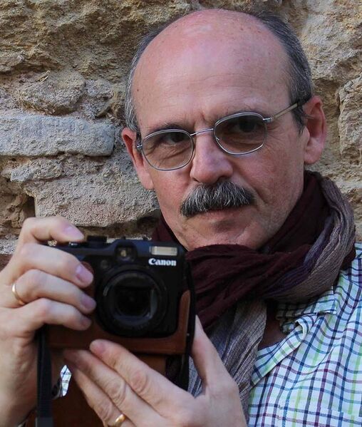 Archivo:Fotógrafo francisco González.jpg