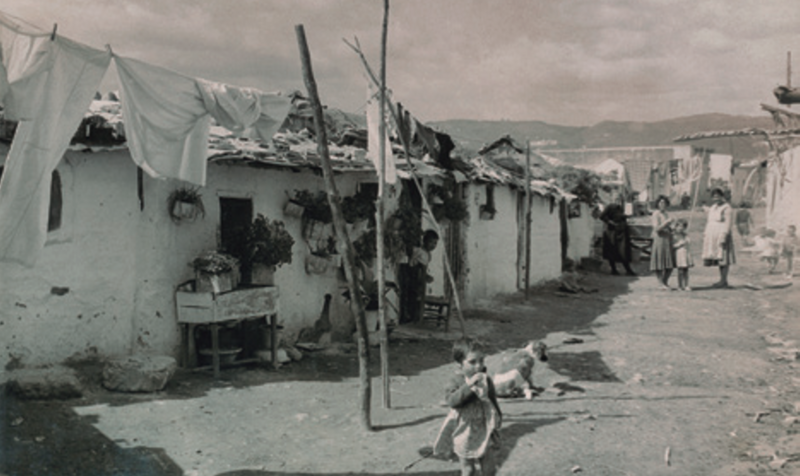 Archivo:Asentamiento de chabolas (1960).png