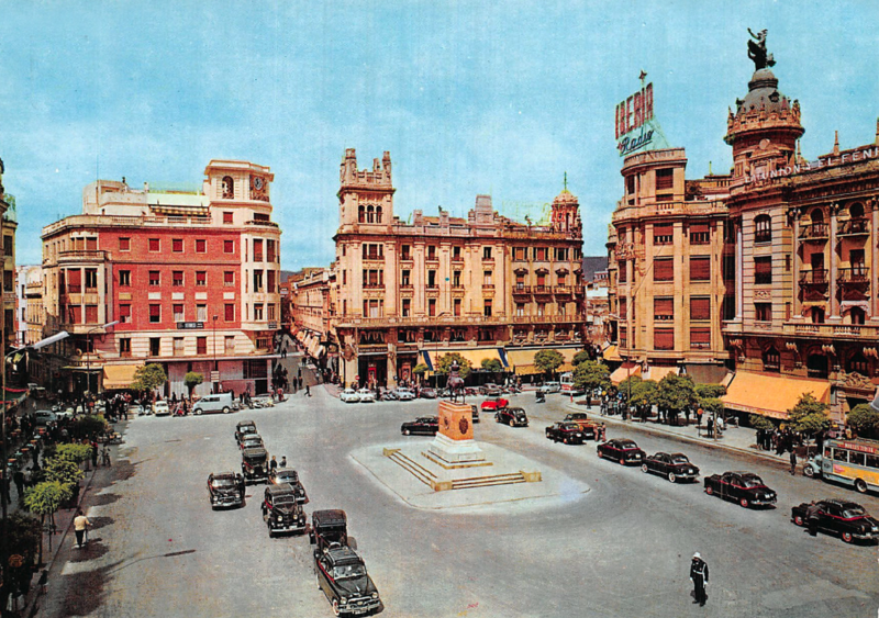 Archivo:Años 60. Plaza de las Tendillas. .png