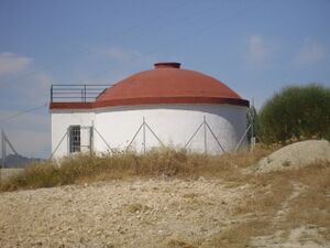 Depósito de agua (Llanos de don Juan).JPG