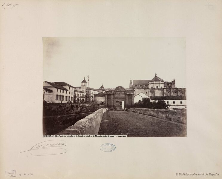 Archivo:Córdoba puerta de entrada de la Ciudad el Triunfo y la Mezquita desde el puente Material gráfico 1.jpg