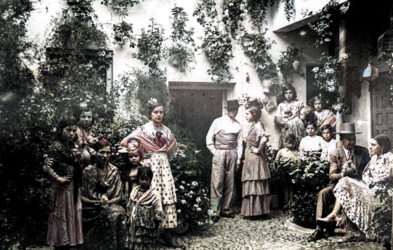 Archivo:Un patio de Córdoba. 1930. ABC.jpg