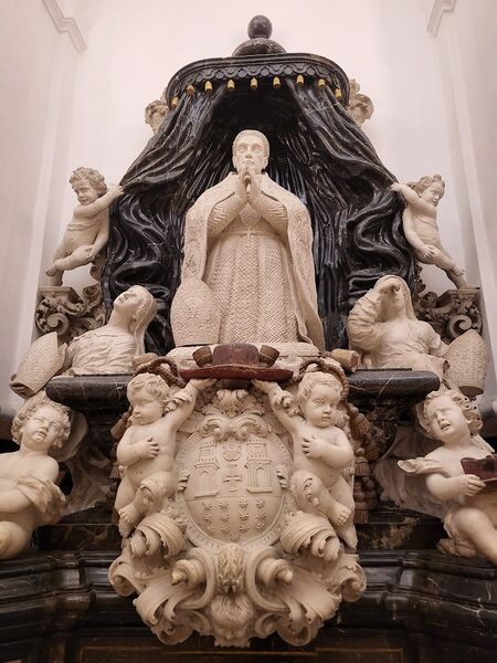 Archivo:Sepulcro del Cardenal Salazar (1709).jpg