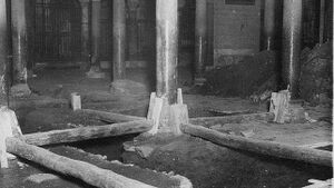 Excavaciones en el interior de la Mezquita-Catedral 1932.jpg