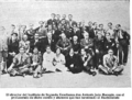 Con claustro de profesores y estudiantes (1932)