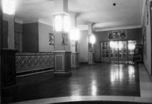Palacio del Cine. Hall interior (1950).png