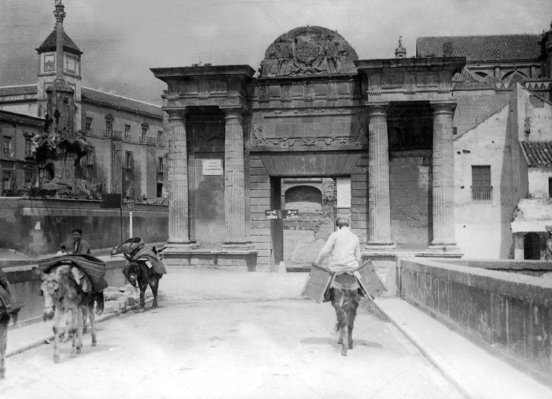 Archivo:Puerta del Puente (1930). .png