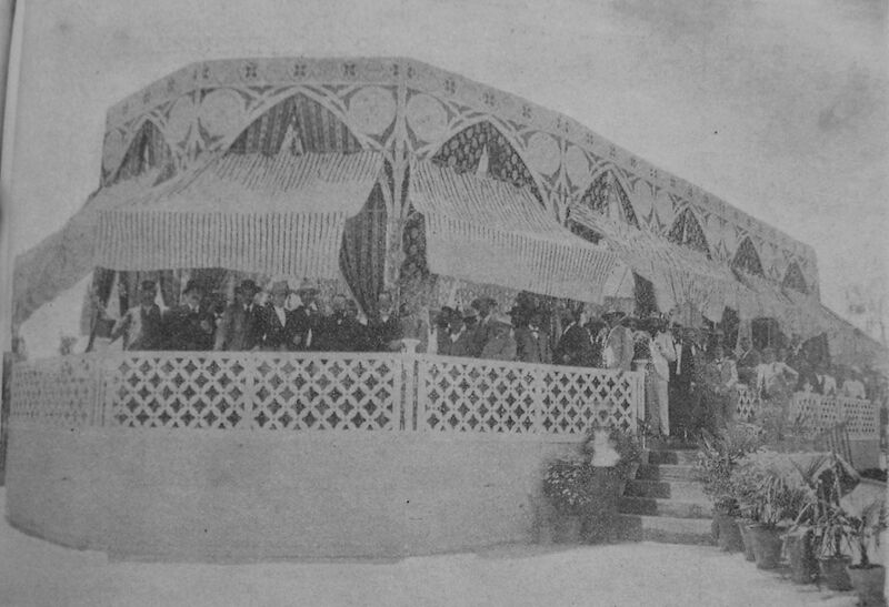 Archivo:Tienda del Club Guerrita en la Feria de Córdoba (1898).jpg