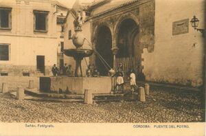 Fuente en la plaza del potro.jpg