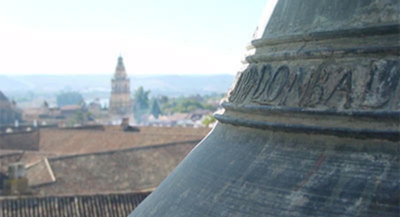 Archivo:Campana de la Iglesia de la Compañía.png