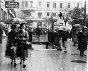 Urinarios plaza de las Tendillas. Años 60.jpg