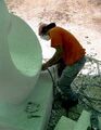 Nando Álvarez trabajando en su obra.