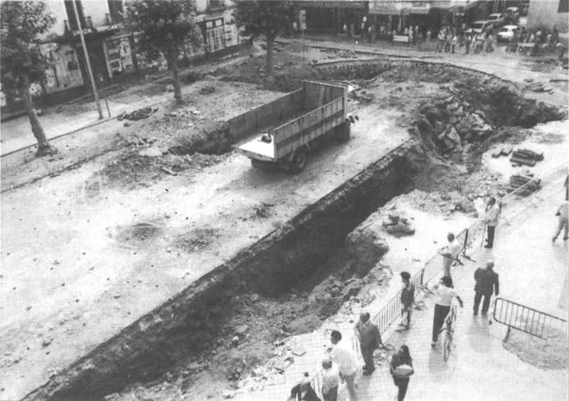 Archivo:Aparcamiento del Gran Capitán. Obras Octubre 1984.png