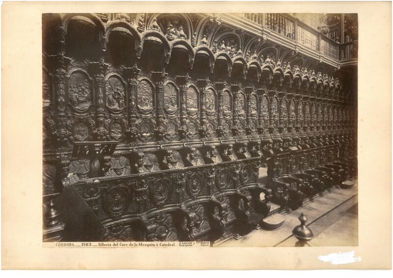 Archivo:Silleria coro Laurent.jpg