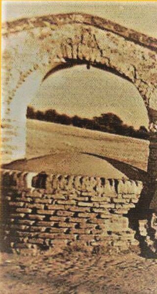 Archivo:Pozo fuentes pilas Silillos.jpg