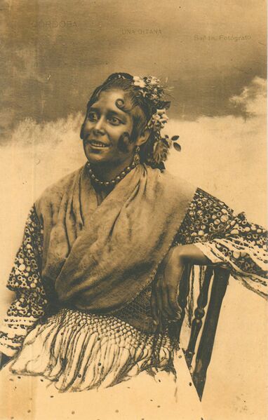 Archivo:Una mujer vestida de gitana.jpg