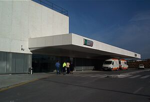 Entrada Urgencias Hosp Alta Res Puente Genil.jpg