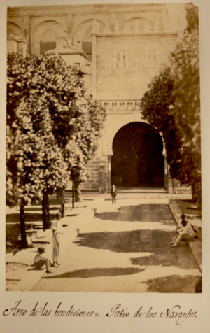 Arco Bendiciones Patio Naranjos.png