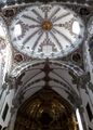 Cúpula barroca sobre el crucero.