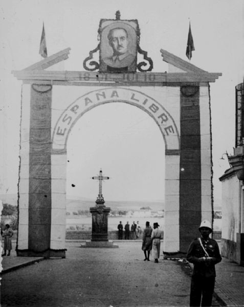 Archivo:Arco conmemorativo Francisco Franco. 18 de julio de 1938. Cruz del Rastro.png