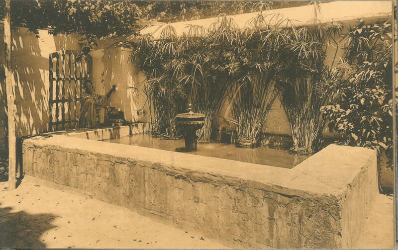 Archivo:Pilón del Patio de la Montería.jpg