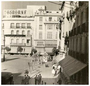 Plaza de las Tendillas (1959). Urinarios.jpg