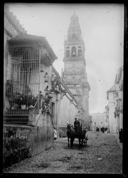 Archivo:Calle Cardenal Herrero (1899) Salvador Aspiazu.jpg